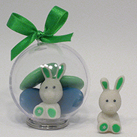 Boule transparente 6 cm et Aimant bunny vert