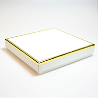Gd boîte carré blanche/or carton
